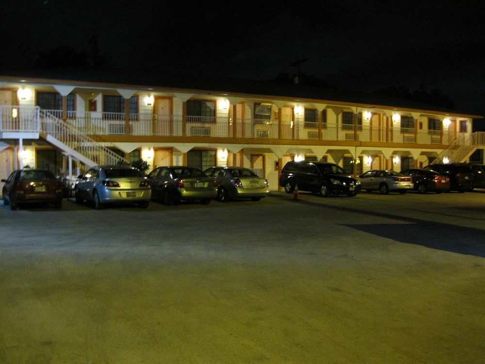 Pinn Road Inn And Suites Lackland Afb And Seaworld San Antonio Exterior foto